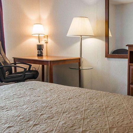 Quality Inn Hudsonville Экстерьер фото