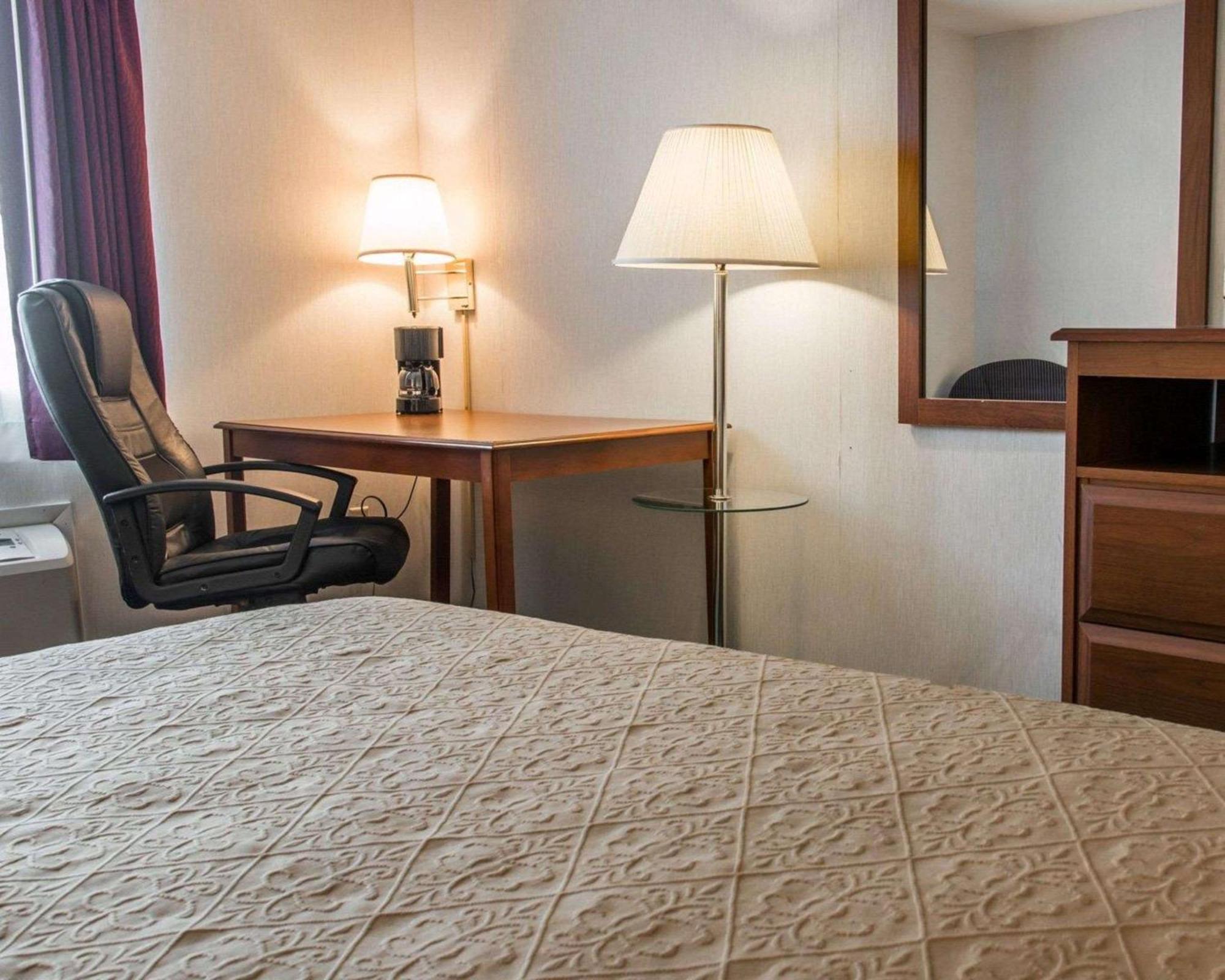 Quality Inn Hudsonville Экстерьер фото